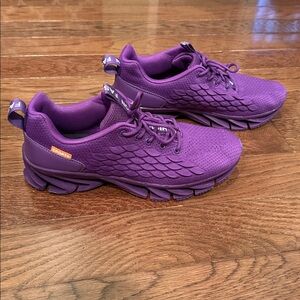 Men’s purple sneakers - size 10